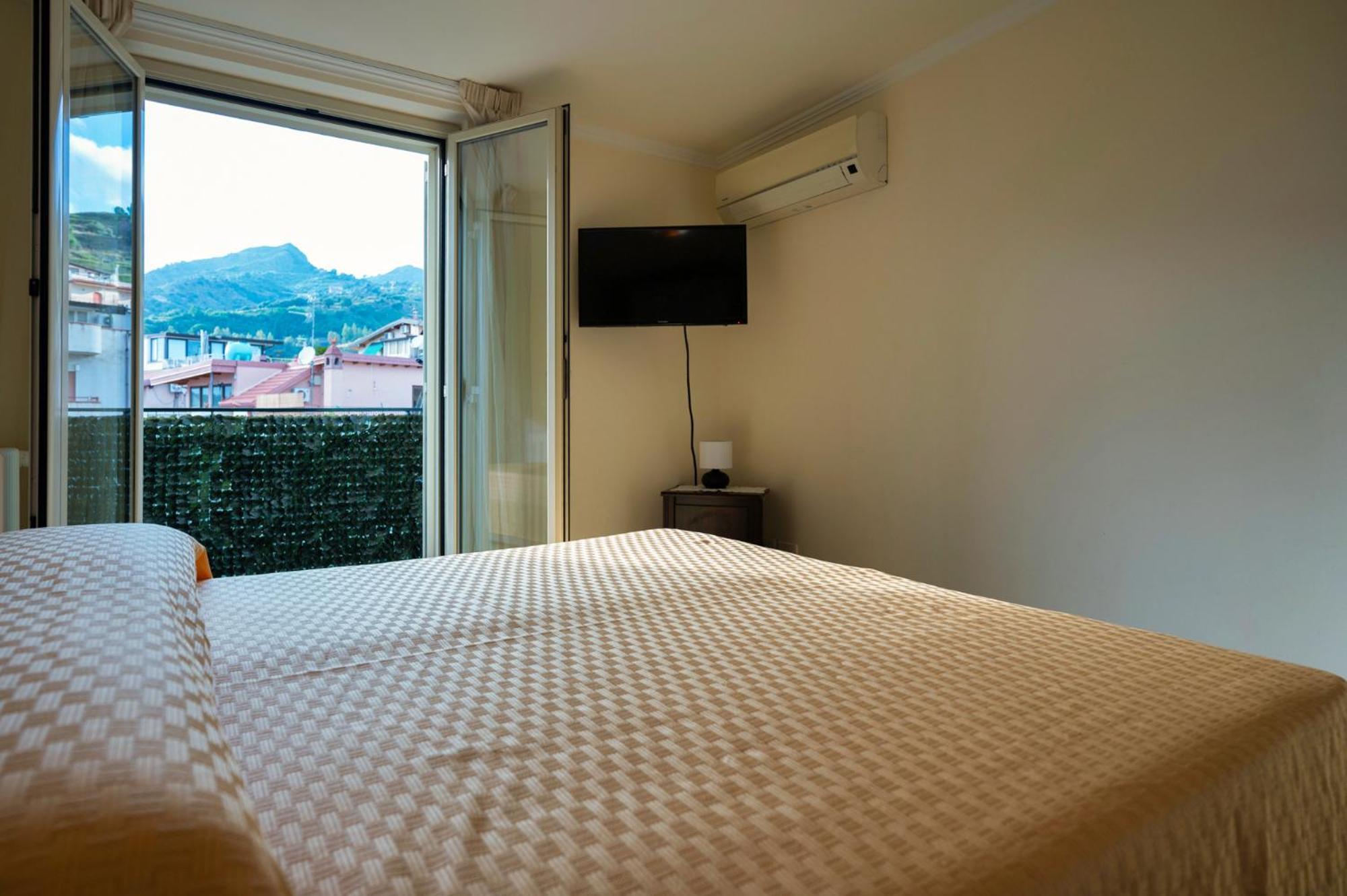 Atticus Apartment Giardini Naxos Dış mekan fotoğraf