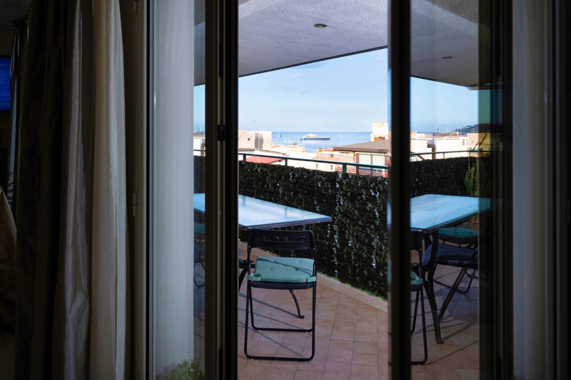 Atticus Apartment Giardini Naxos Dış mekan fotoğraf